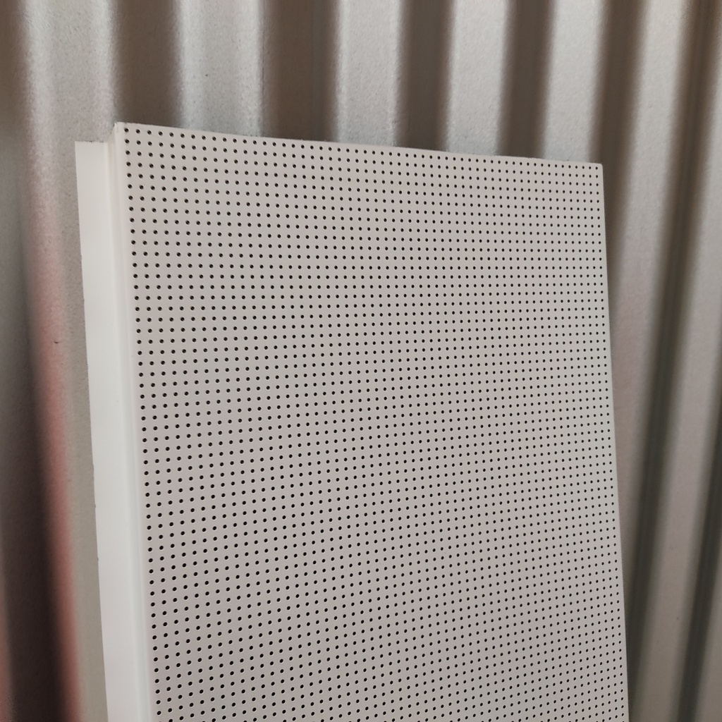 Faux plafond lame acier perforé