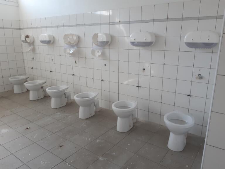 WC  sur pied sans réserve 48cm