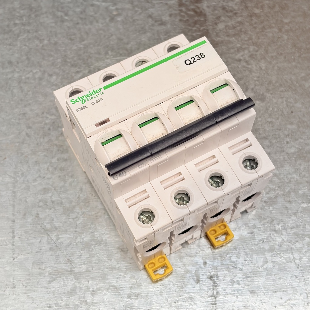 Disjoncteur 4P 63A Courbe C