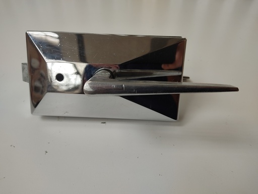 [5.5-001] Poignée de porte métal